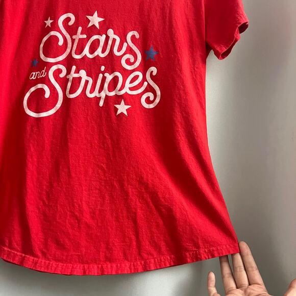 General Standard MEDIUM Women’s Red Stars and Stripes 4th of July Tee Shirt - Picture 6 of 7